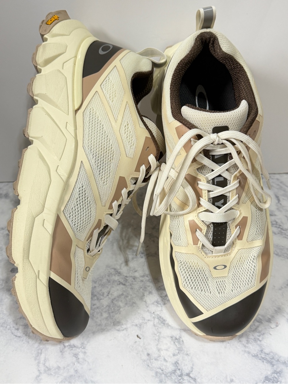 Oakley Light Breathe Men's Running Shoes Trail Hiking cream sneakers size 10